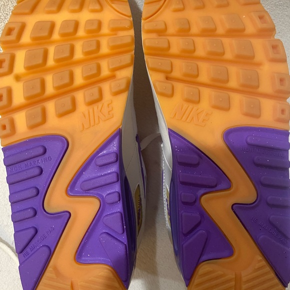 Air max 90- grape color way- size 6.5 men’s, 8 women’s. - Picture 4 of 9